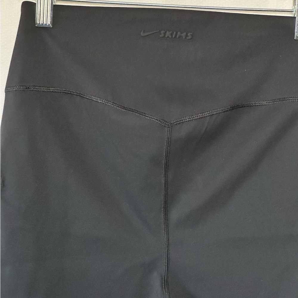 Nike Skims 5” Biker Short Medium - Picture 3 of 7